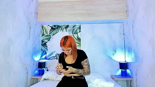 Snapshot of MelaniieRoux chatting on May 4, 2026, 7:43 pm MelaniieRoux online show from May 4, 2026, 7:43 pm