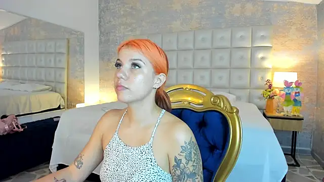 Snapshot of MelaniieRoux chatting on June 5, 2026, 7:30 pm MelaniieRoux online show from June 5, 2026, 7:30 pm