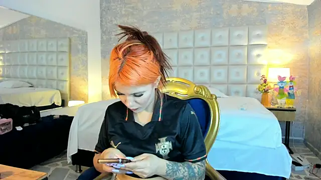 Snapshot of MelaniieRoux chatting on June 8, 2026, 7:36 pm MelaniieRoux online show from June 8, 2026, 7:36 pm
