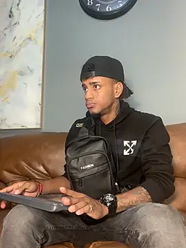 AaronCruz  online show from December 29, 2024, 7:53 pm