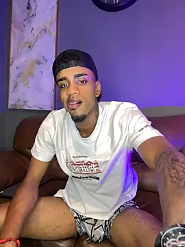 AaronCruz  online show from January 28, 2025, 11:17 pm