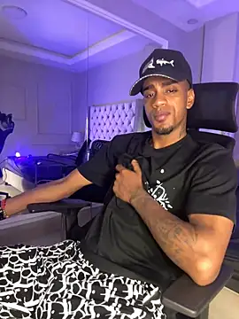 AaronCruz  online show from February 8, 2025, 10:40 pm