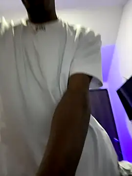 AaronCruz  online show from October 18, 2025, 9:10 am