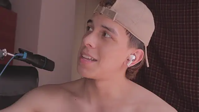 Snapshot of Tony_Hoffa chatting on December 18, 2024, 6:46 pm Tony Hoffa online show from December 18, 2024, 6:46 pm