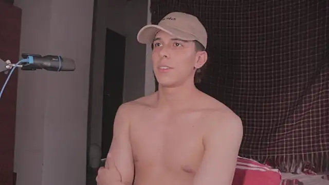 Snapshot of Tony_Hoffa chatting on December 18, 2024, 9:51 pm Tony Hoffa online show from December 18, 2024, 9:51 pm