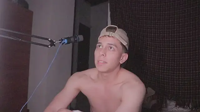 Snapshot of Tony_Hoffa chatting on December 27, 2024, 11:10 pm Tony Hoffa online show from December 27, 2024, 11:10 pm