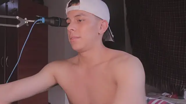 Snapshot of Tony_Hoffa chatting on January 12, 2025, 10:22 pm Tony Hoffa online show from January 12, 2025, 10:22 pm