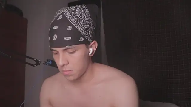 Snapshot of Tony_Hoffa chatting on February 3, 2025, 11:26 pm Tony Hoffa online show from February 3, 2025, 11:26 pm