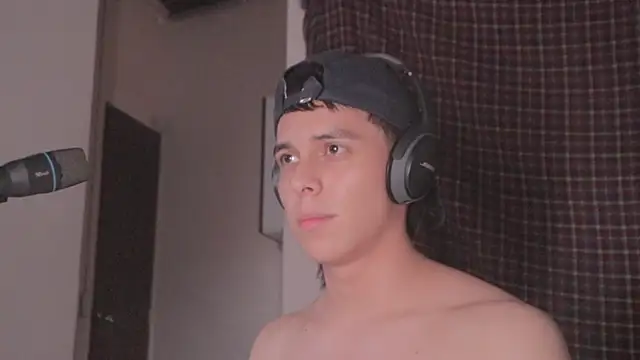 Snapshot of Tony_Hoffa chatting on February 23, 2025, 10:20 pm Tony Hoffa online show from February 23, 2025, 10:20 pm