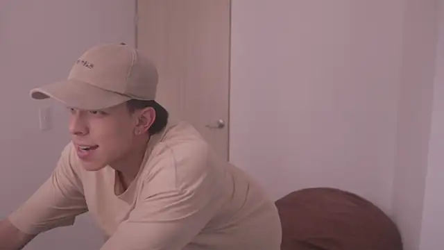 Snapshot of Tony_Hoffa chatting on March 1, 2025, 9:48 pm Tony Hoffa online show from March 1, 2025, 9:48 pm