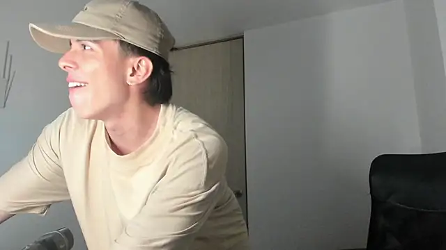 Snapshot of Tony_Hoffa chatting on March 3, 2025, 6:12 pm Tony Hoffa online show from March 3, 2025, 6:12 pm