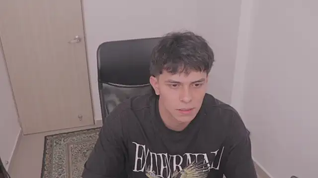 Snapshot of Tony_Hoffa chatting on September 12, 2025, 7:03 pm Tony Hoffa online show from September 12, 2025, 7:03 pm