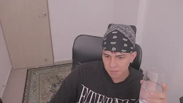 Snapshot of Tony_Hoffa chatting on September 20, 2025, 9:05 pm Tony Hoffa online show from September 20, 2025, 9:05 pm