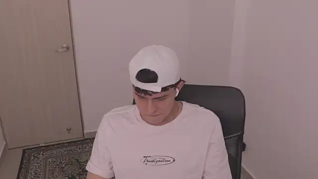 Snapshot of Tony_Hoffa chatting on September 21, 2025, 7:04 pm Tony Hoffa online show from September 21, 2025, 7:04 pm