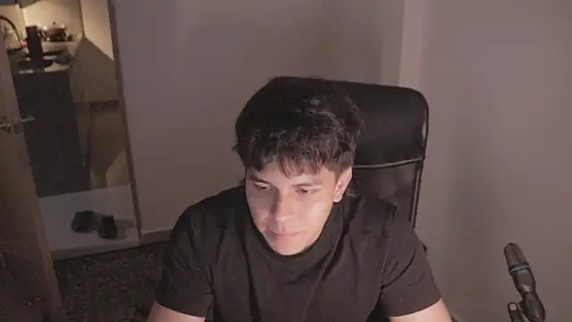 Snapshot of Tony_Hoffa chatting on September 26, 2025, 12:36 am Tony Hoffa online show from September 26, 2025, 12:36 am