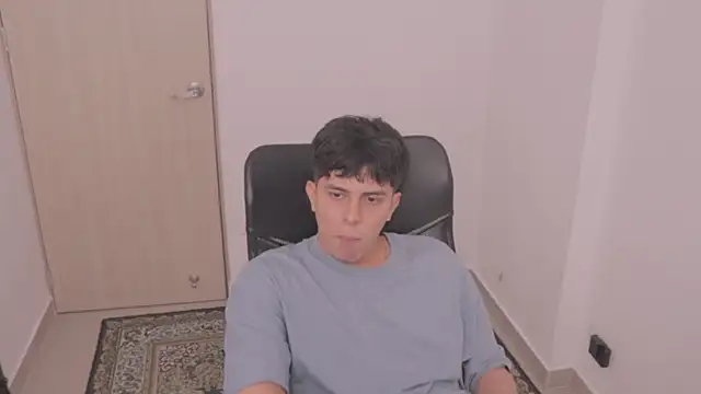 Snapshot of Tony_Hoffa chatting on October 4, 2025, 5:55 pm Tony Hoffa online show from October 4, 2025, 5:55 pm