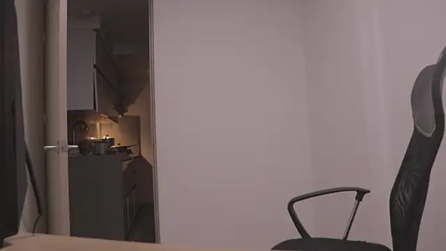 Snapshot of Tony_Hoffa chatting on October 17, 2025, 11:07 pm Tony Hoffa online show from October 17, 2025, 11:07 pm