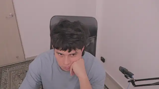 Snapshot of Tony_Hoffa chatting on October 28, 2025, 6:43 pm Tony Hoffa online show from October 28, 2025, 6:43 pm