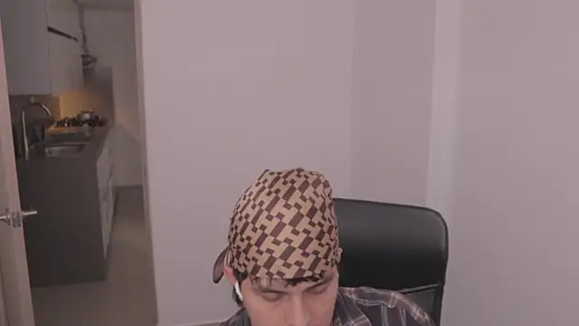 Snapshot of Tony_Hoffa chatting on November 6, 2025, 8:10 pm Tony Hoffa online show from November 6, 2025, 8:10 pm