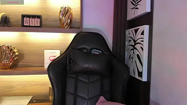 LottiCarter online show from January 11, 2025, 3:13 am