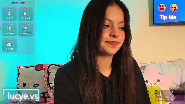 LucyEvans  online show from November 17, 2025, 4:07 am