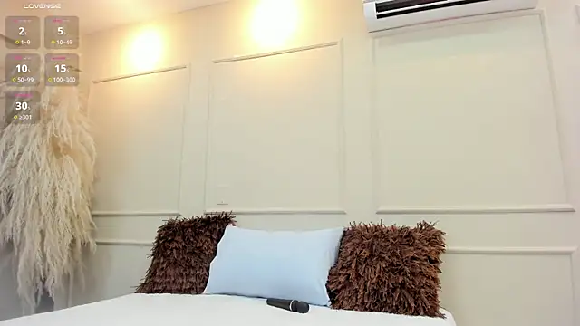 nahomygrey  online show from February 6, 2025, 7:40 pm