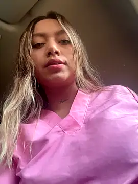 amanda-medrano1 online show from October 9, 2025, 2:04 pm