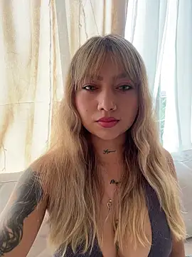 amanda-medrano1 online show from February 19, 2026, 2:13 pm