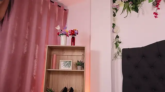 JulessCornett online show from February 13, 2026, 8:27 pm