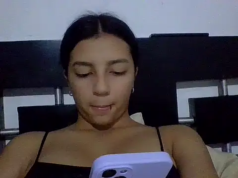 Snapshot of Tatiana_Oscar chatting on June 3, 2026, 7:08 pm Tatiana Oscar online show from June 3, 2026, 7:08 pm