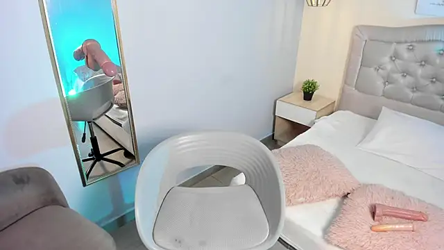 escarleth   online show from October 7, 2025, 12:57 pm