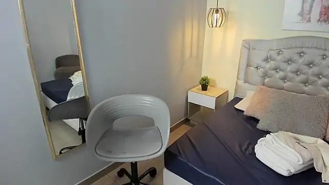 escarleth   online show from June 16, 2026, 2:19 pm