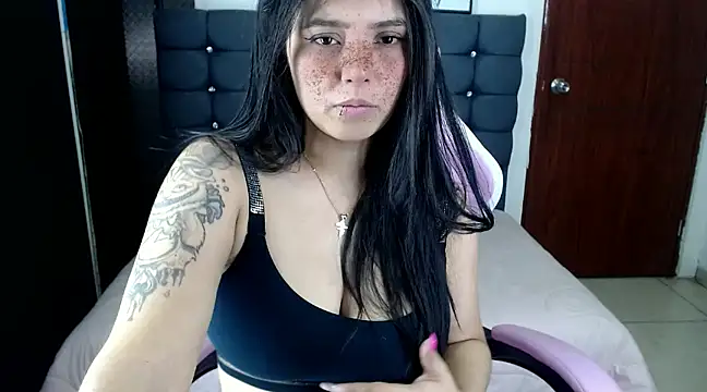 sarah moon2 online show from February 18, 2025, 2:59 pm