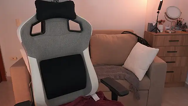 anyacutex online show from February 11, 2026, 8:03 pm