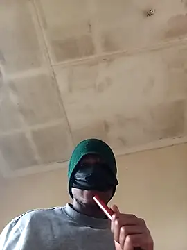 izinjamfee2 online show from September 29, 2025, 9:25 am