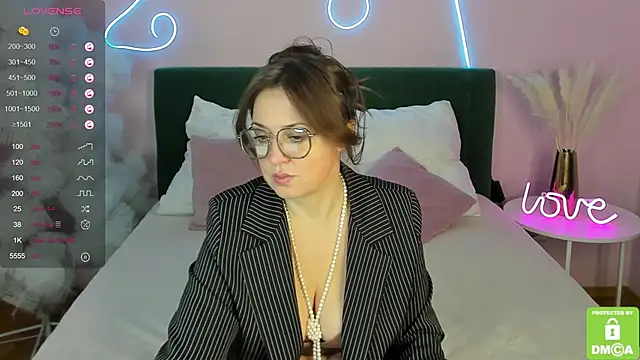 TiffanyWills online show from December 10, 2024, 3:20 am