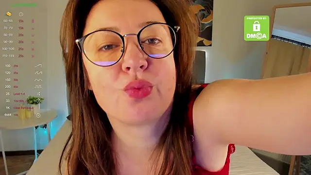 TiffanyWills online show from October 30, 2025, 3:08 am