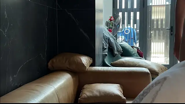 Flying-Dutchmana online show from April 13, 2026, 4:51 am