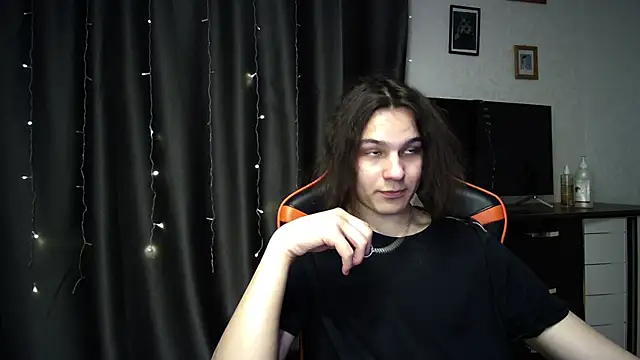 Snapshot of sweet_lucifer666 chatting on March 21, 2025, 6:18 pm sweet lucifer666 online show from March 21, 2025, 6:18 pm