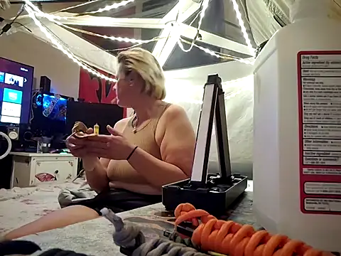 lit702 online show from October 16, 2025, 8:59 am