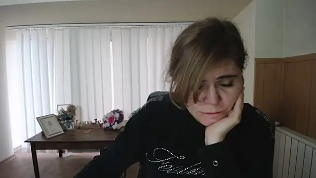 Snapshot of DaniellaKiss chatting on December 18, 2024, 8:09 am DaniellaKiss online show from December 18, 2024, 8:09 am