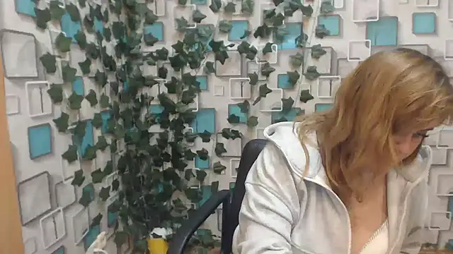 Snapshot of DaniellaKiss chatting on March 8, 2025, 3:56 pm DaniellaKiss online show from March 8, 2025, 3:56 pm
