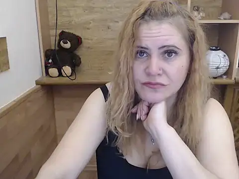 DaniellaKiss online show from April 14, 2026, 7:42 pm