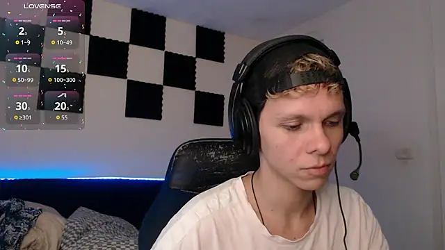 bryamado69 online show from October 19, 2025, 8:20 pm