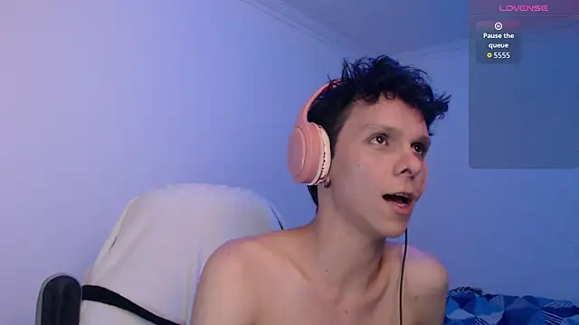 bryamado69 online show from April 17, 2026, 3:42 am