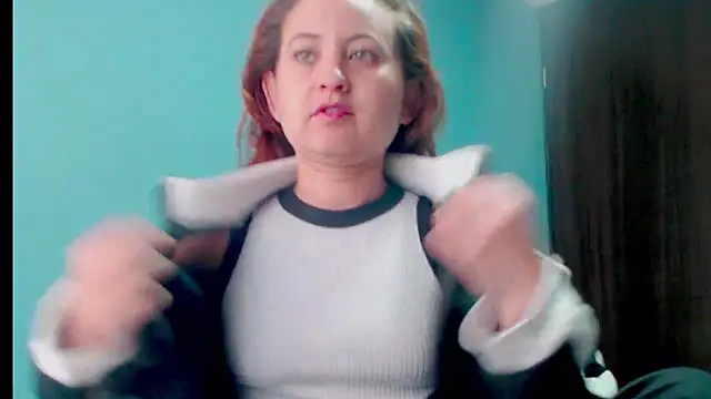 zoe jones3 online show from February 21, 2025, 12:50 pm