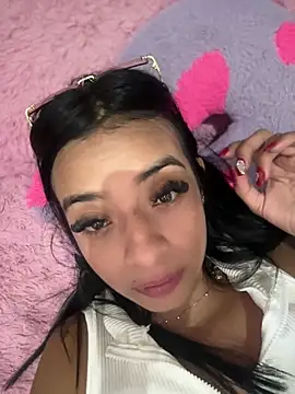 Laura fernandezII online show from January 11, 2025, 8:54 pm