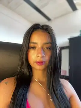 Laura fernandezII online show from February 5, 2025, 3:20 pm