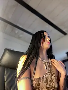 Laura fernandezII online show from February 8, 2025, 9:04 pm