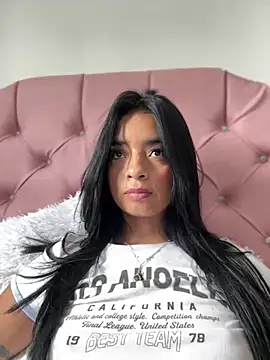 Laura fernandezII online show from February 19, 2025, 6:54 pm